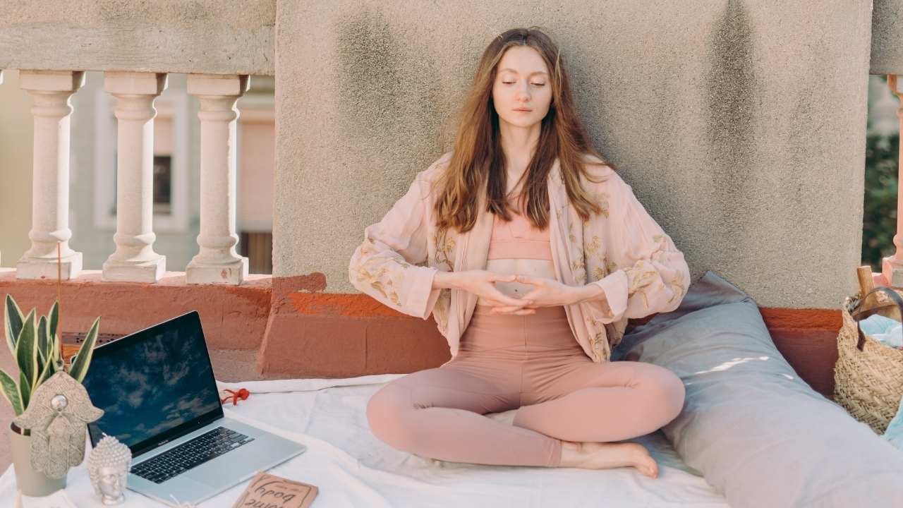 Mindfulness – Living in the Here and Now | Benefits & Practices