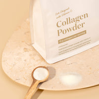Glow25 Collagene con vitamina C sul tavolo, in un contesto quotidiano