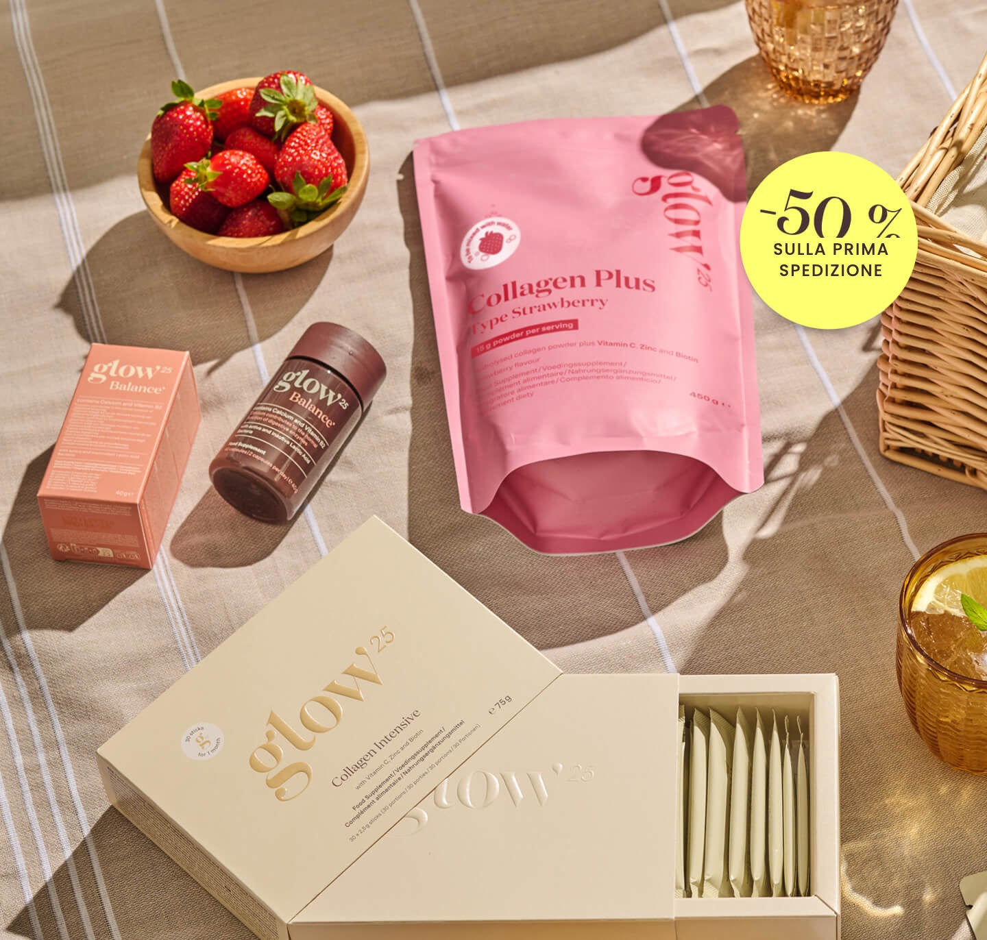 Glow25 Collagen Plus Strawberry, Balance e Collagen Intensive su una coperta da picnic, cerchio giallo: 50 % sulla 1ª consegna