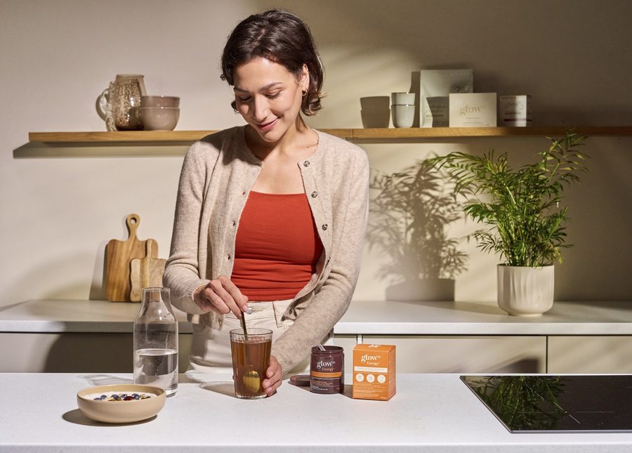 Mélanger Glow25 Energy dans une boisson froide, se dissout de façon limpide