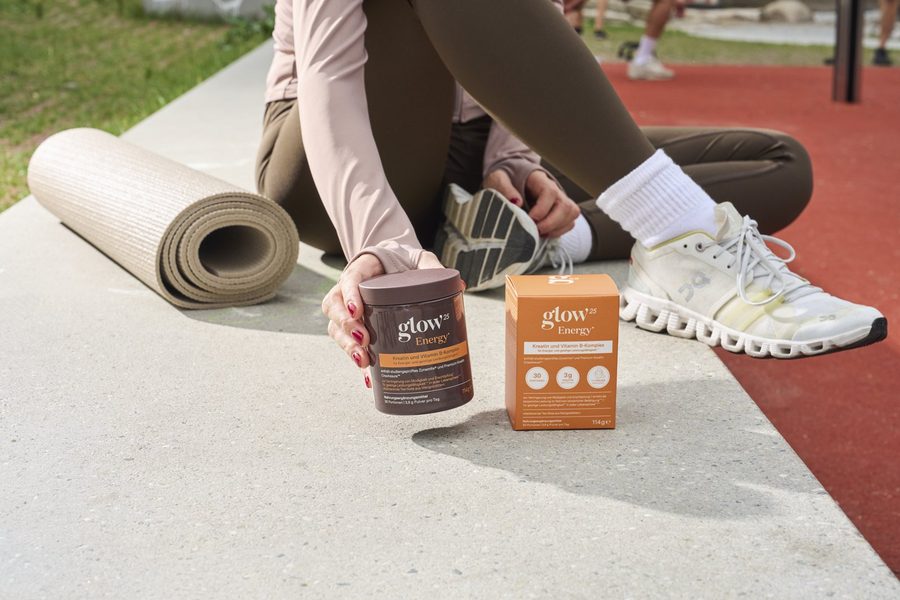 Frau nach dem Sport mit Glow25 Energy